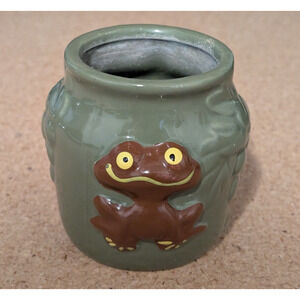 Small 3" Green Planter Brown Silly Goofy Derpy Frog Grapevine Design